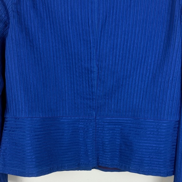 Chico's Royal Blue Classic Elegant Pin Tuck Hidden Button Blazer Jacket Size 1 - Picture 13 of 13